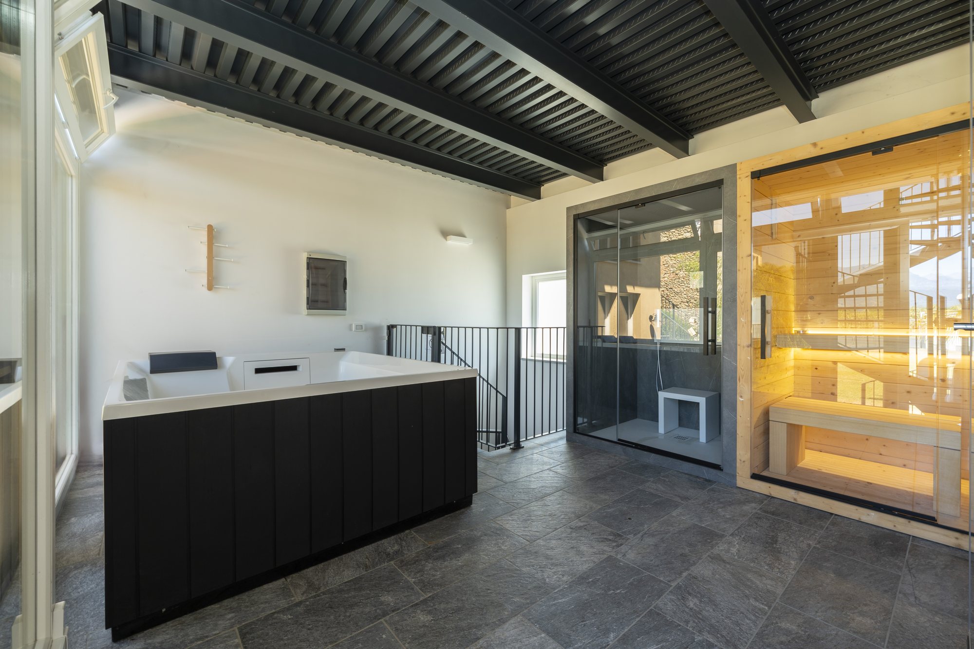 La vasca idromassaggio della spa